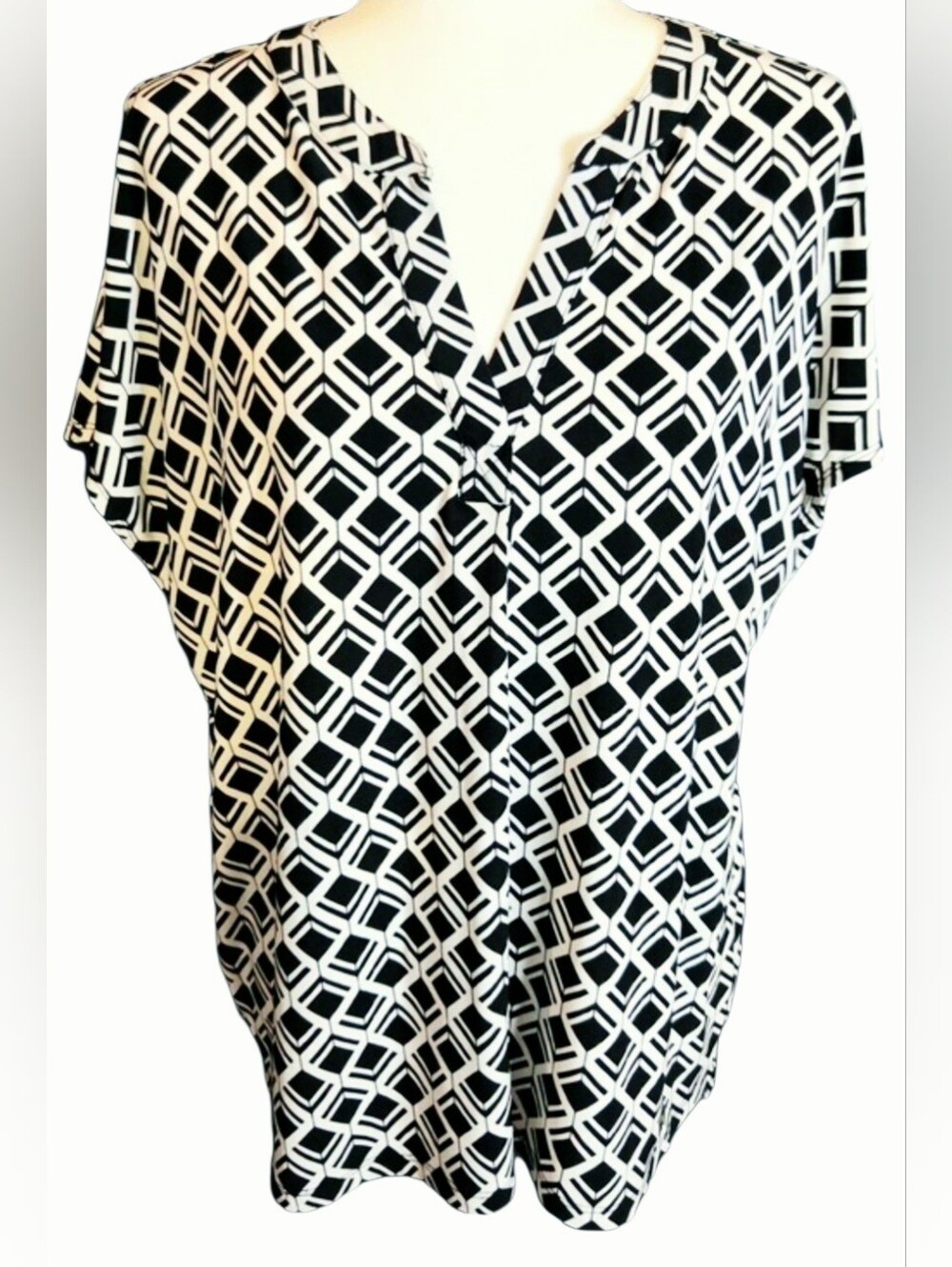 Jones New York Signature Geometric Cube Print V-Neck Tunic Top